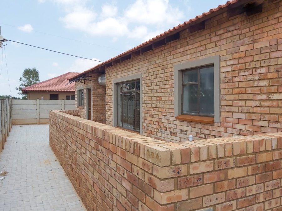 2 Bedroom Property for Sale in Ellaton North West